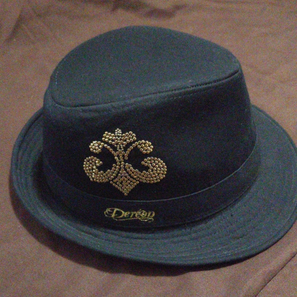 Fedora. Dereon. You know her as Beyonce